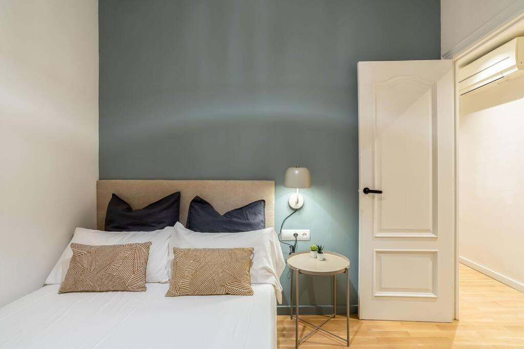 Modern Stylish 3 Bedroom Arco De Triunfo Apartment *