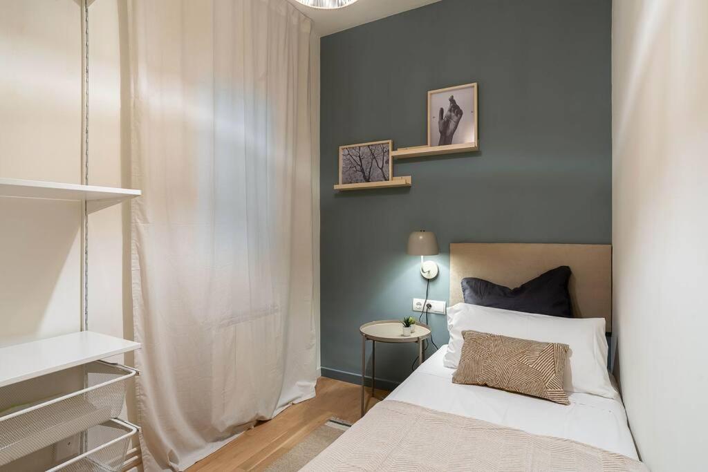 Modern Stylish 3 Bedroom Arco De Triunfo Apartment