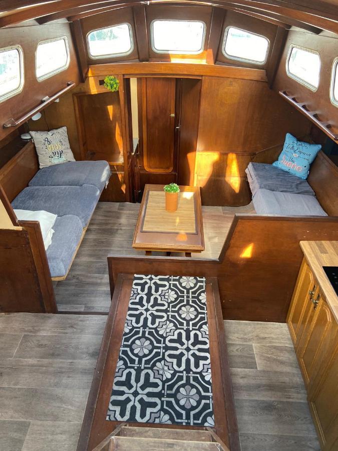 Botel Fantastic Sailing Boat To Sleep In *