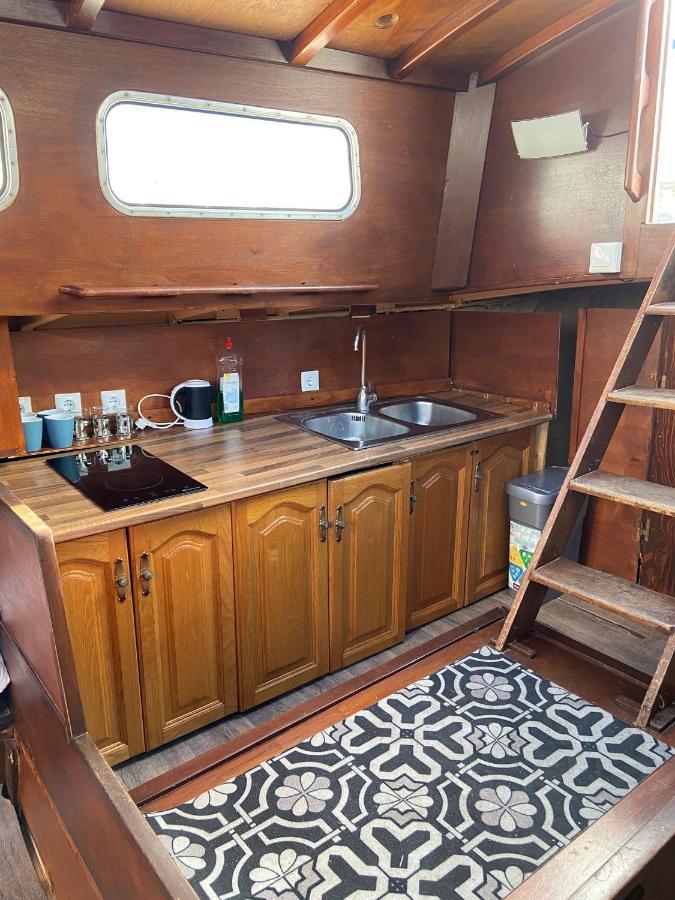 Fantastic Sailing Boat To Sleep In Botel *