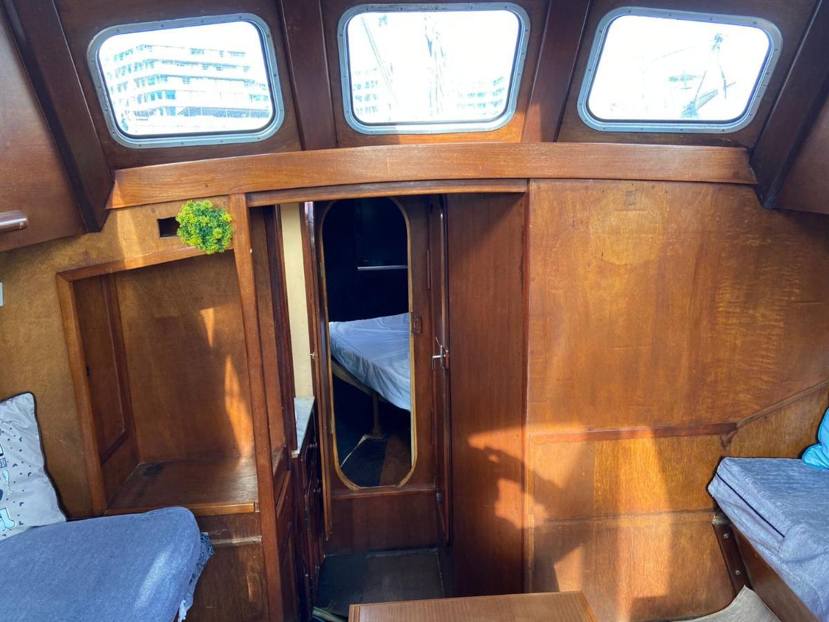 Hotel en barco Fantastic Sailing Boat To Sleep In Barcelona