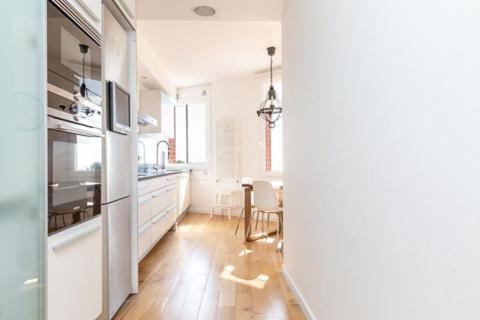 Idyllic In Bcn Apartment
