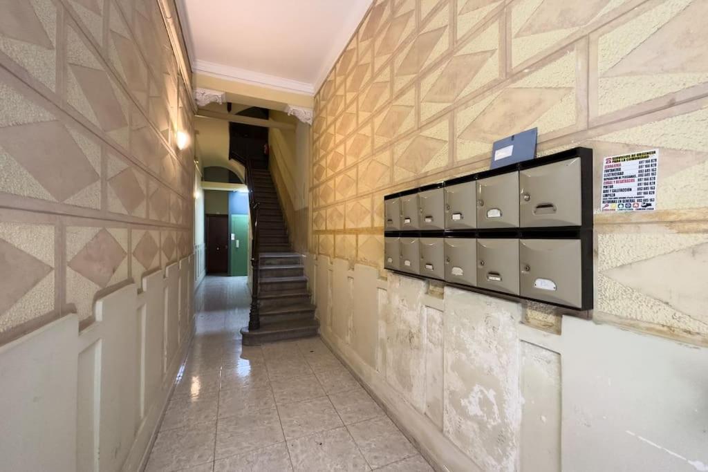 Apartamento Bebarceloner Sants - 2 Bedrooms *