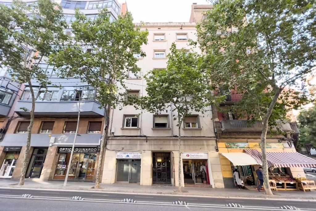 Bebarceloner Eixample - 3 Bedrooms Apartment *