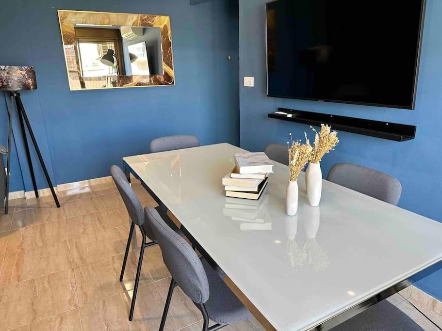 Apartment 8 Min Walk To The & 10 Min Walk To Convention Centre ! Barcelona