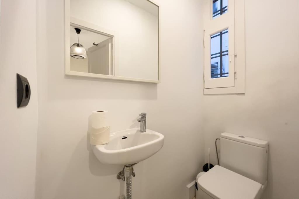 Bebarceloner Eixample - 3 Bedrooms Apartment Barcelona