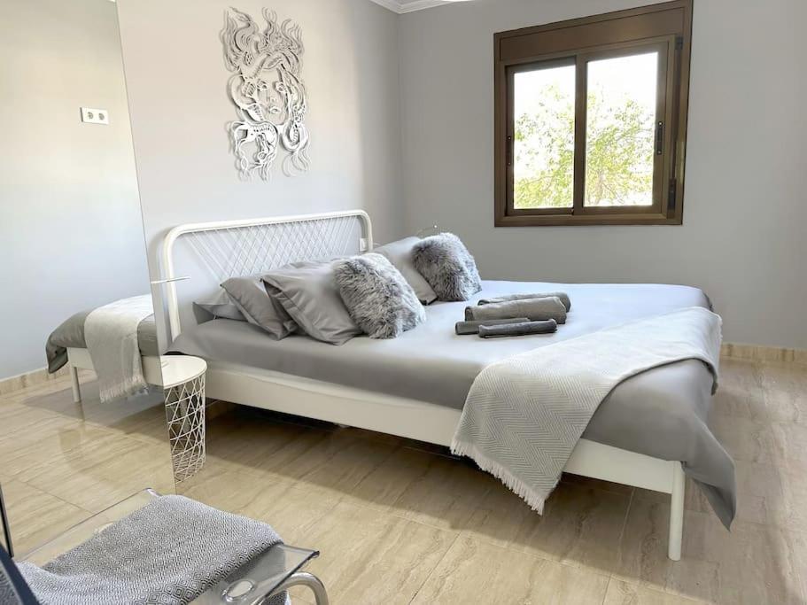 8 Min Walk To The & 10 Min Walk To Convention Centre ! Barcelona