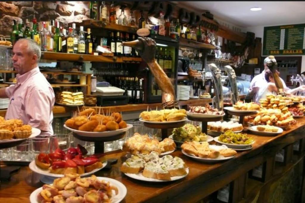 8 Min Walk To The & 10 Min Walk To Convention Centre ! Barcelona