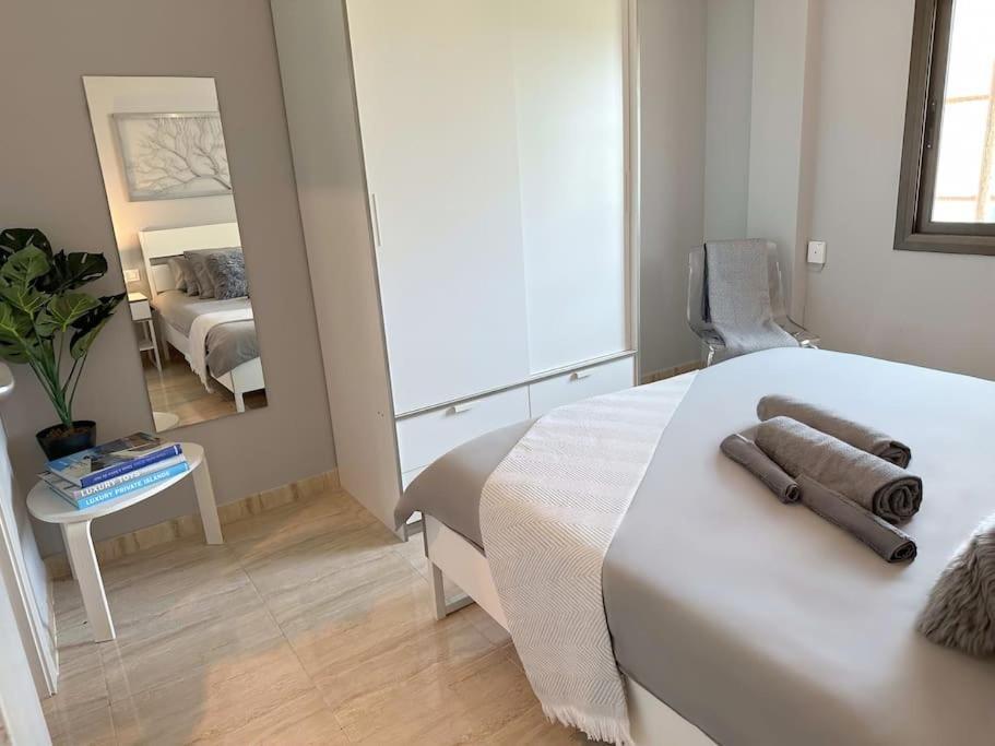 8 Min Walk To The & 10 Min Walk To Convention Centre ! * Barcelona