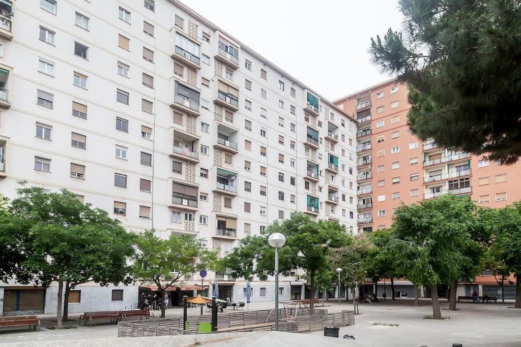 Apartment 8 Min Walk To The & 10 Min Walk To Convention Centre ! Barcelona