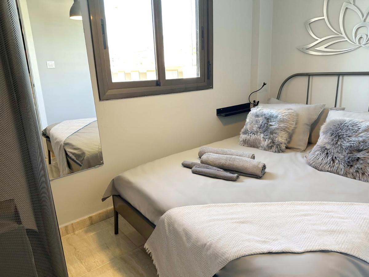 8 Min Walk To The & 10 Min Walk To Convention Centre ! Barcelona