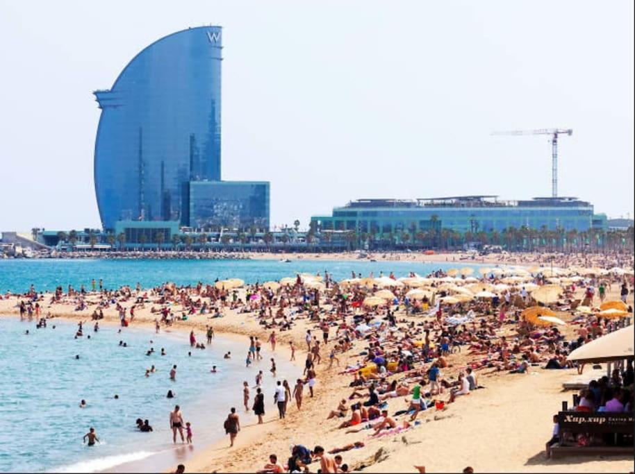 8 Min Walk To The & 10 Min Walk To Convention Centre ! Barcelona