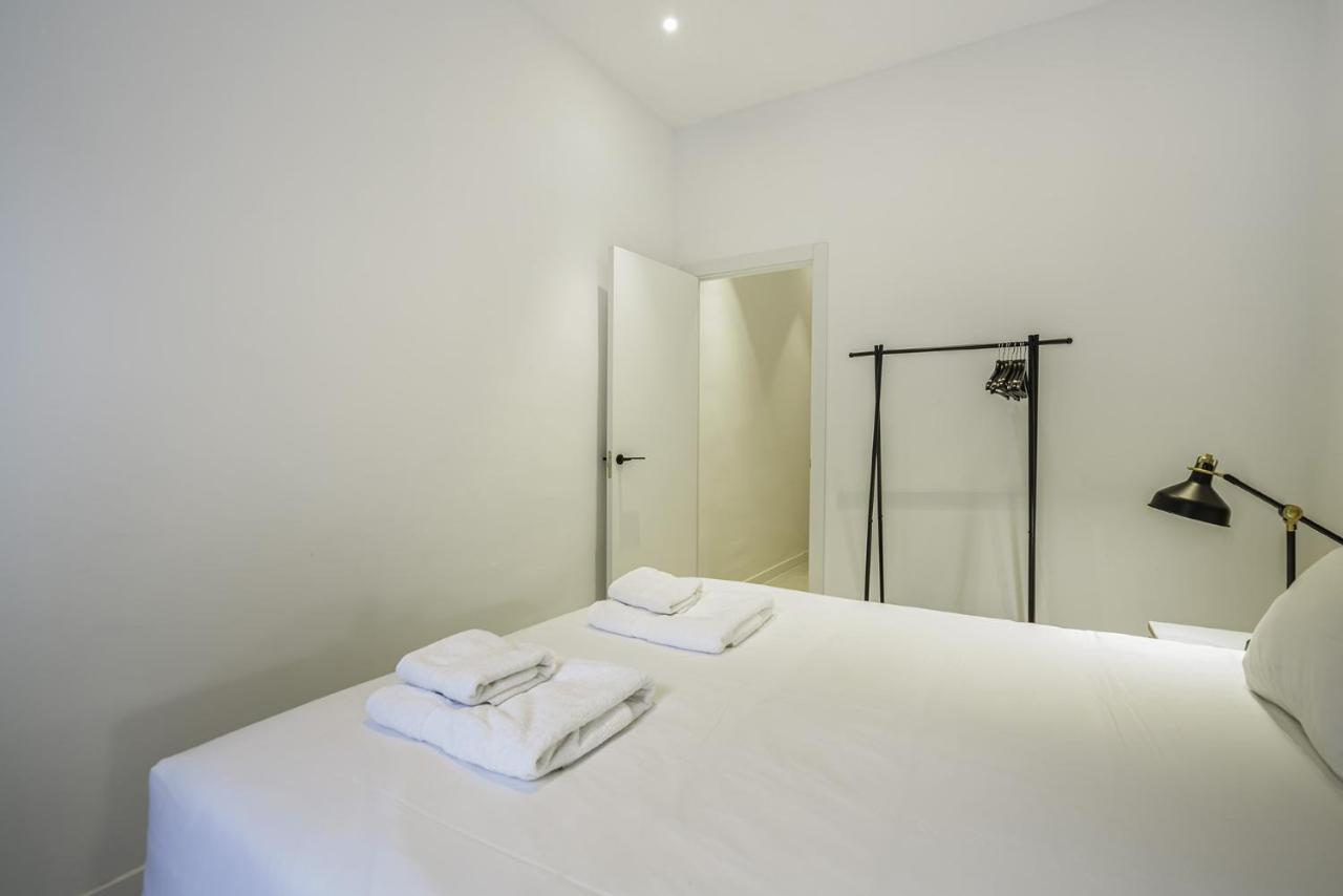 The White Flats Sant Antoni Apartment