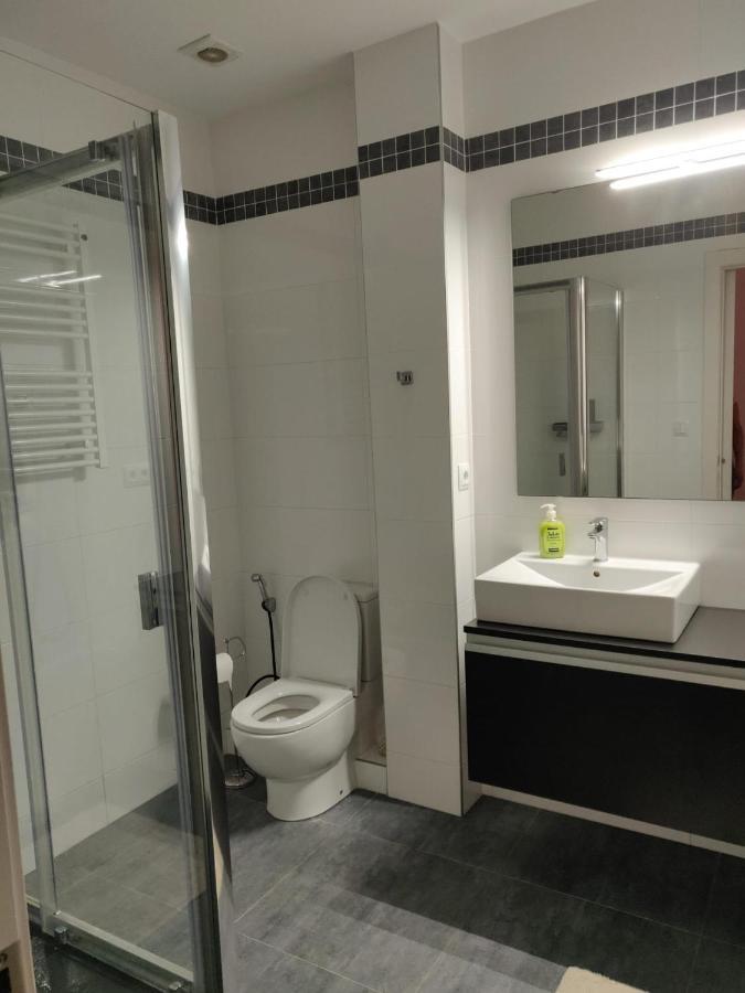 Big Bright Spacious Center Apartment