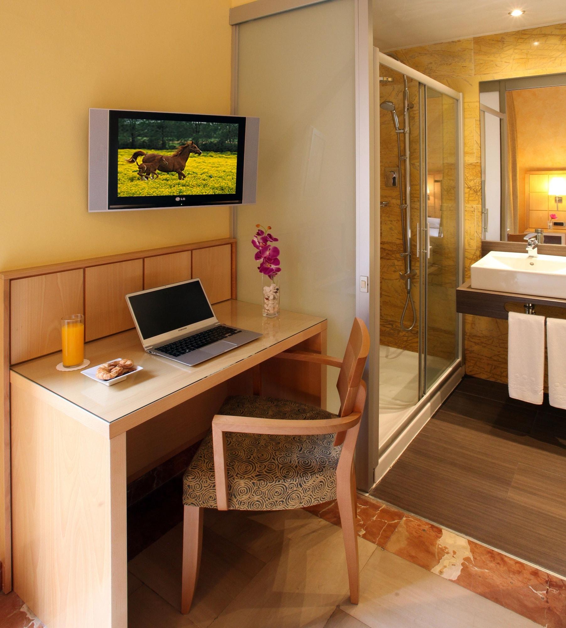 Nouvel Hotel 3*