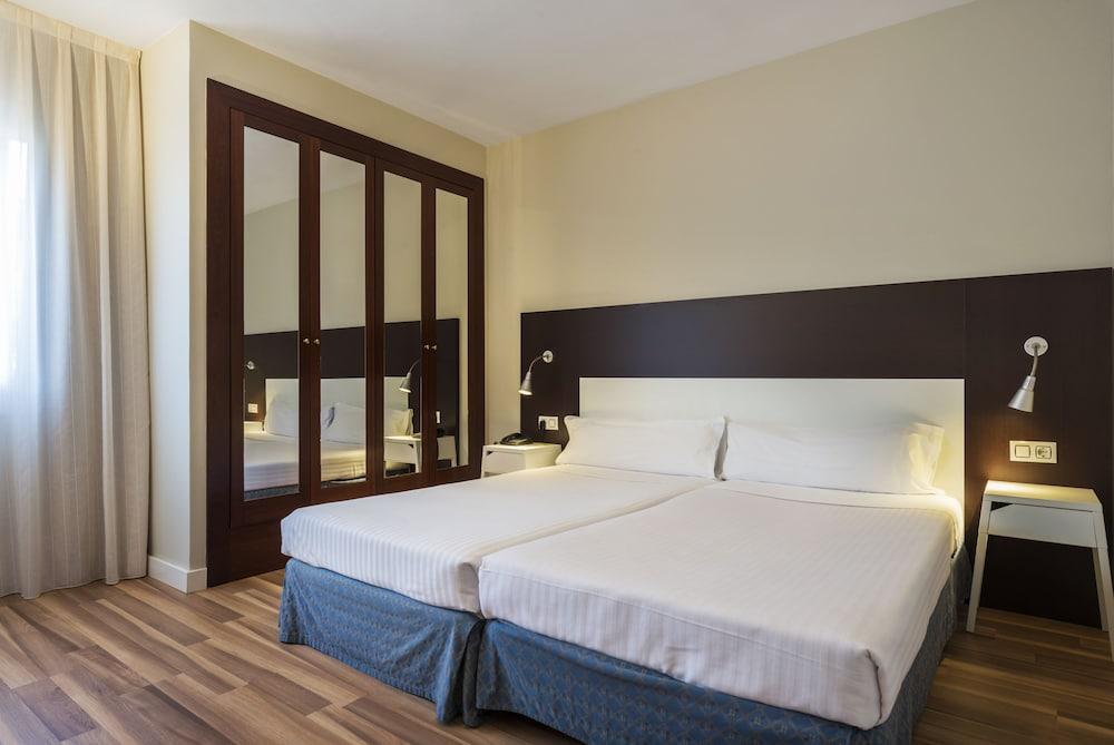 Arenas Atiram 4* Barcelona