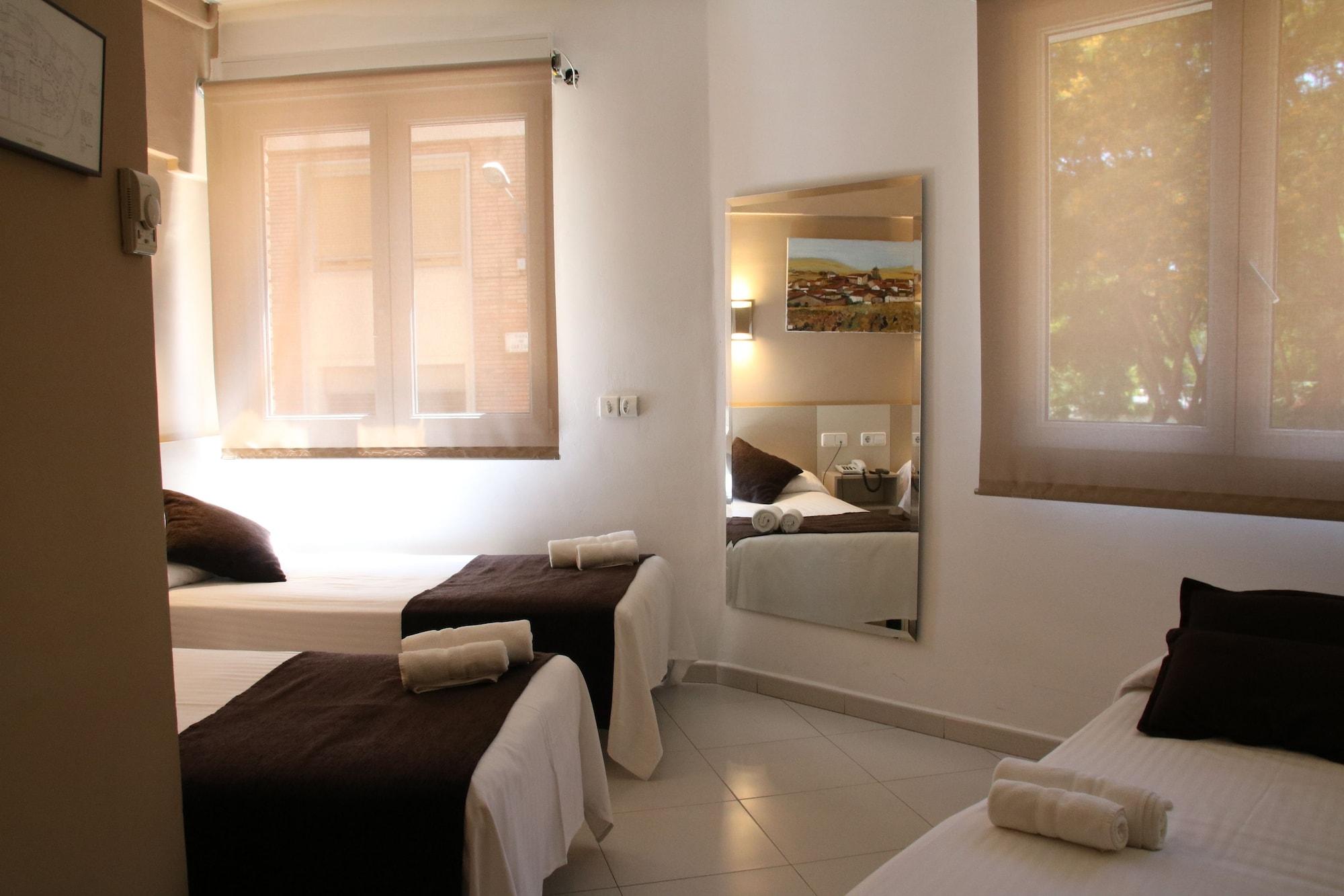 Hotel Travessera 2*