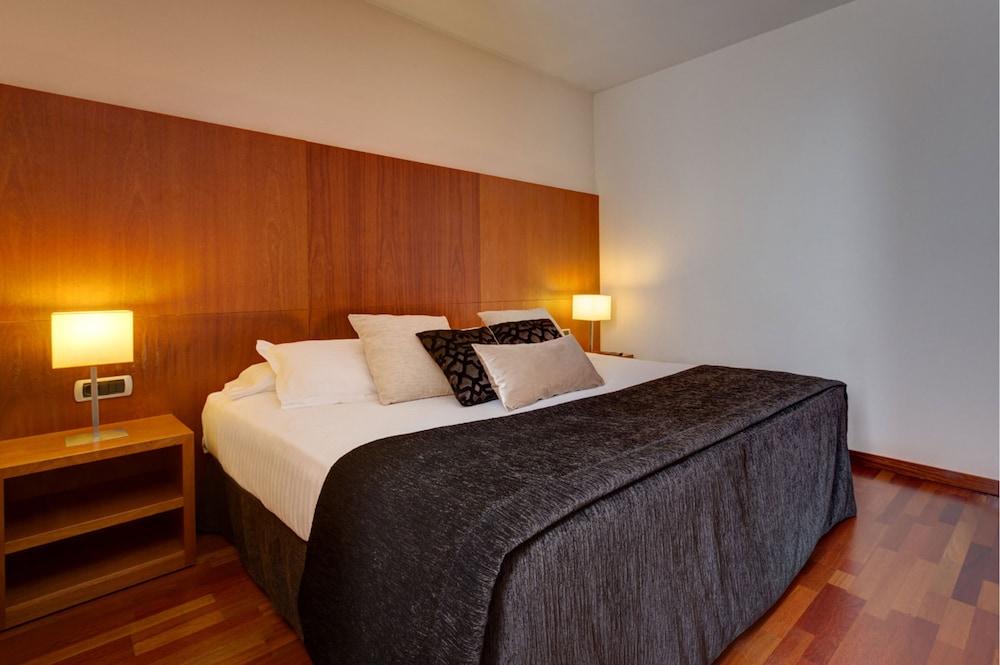 Hotel Acevi Villarroel 4*