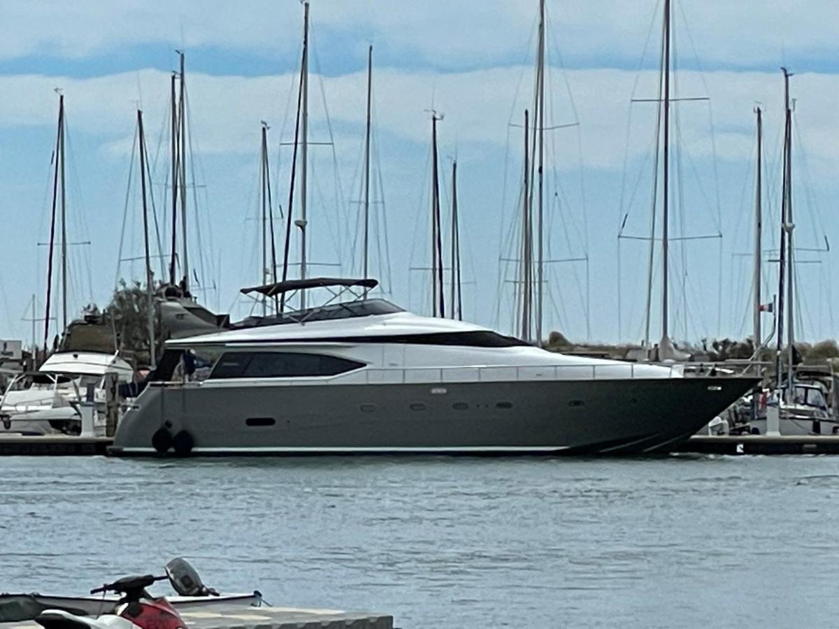 Hotel en barco Motoryacht 21 Avec Equipage Barcelona