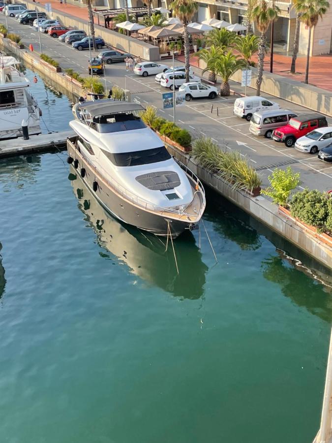 Motoryacht 21 Avec Equipage Hotel en barco *