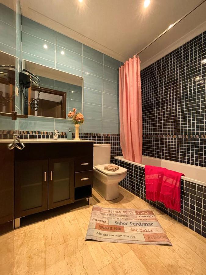 By La Rambla Rooms *
