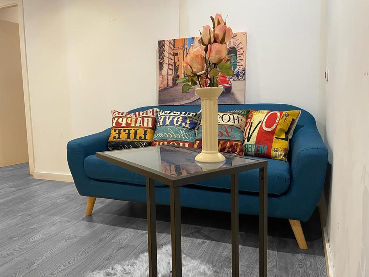 Hostal By La Rambla Rooms Barcelona