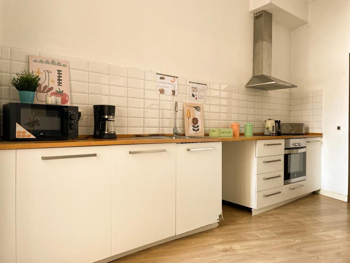 By La Rambla Rooms Hostal