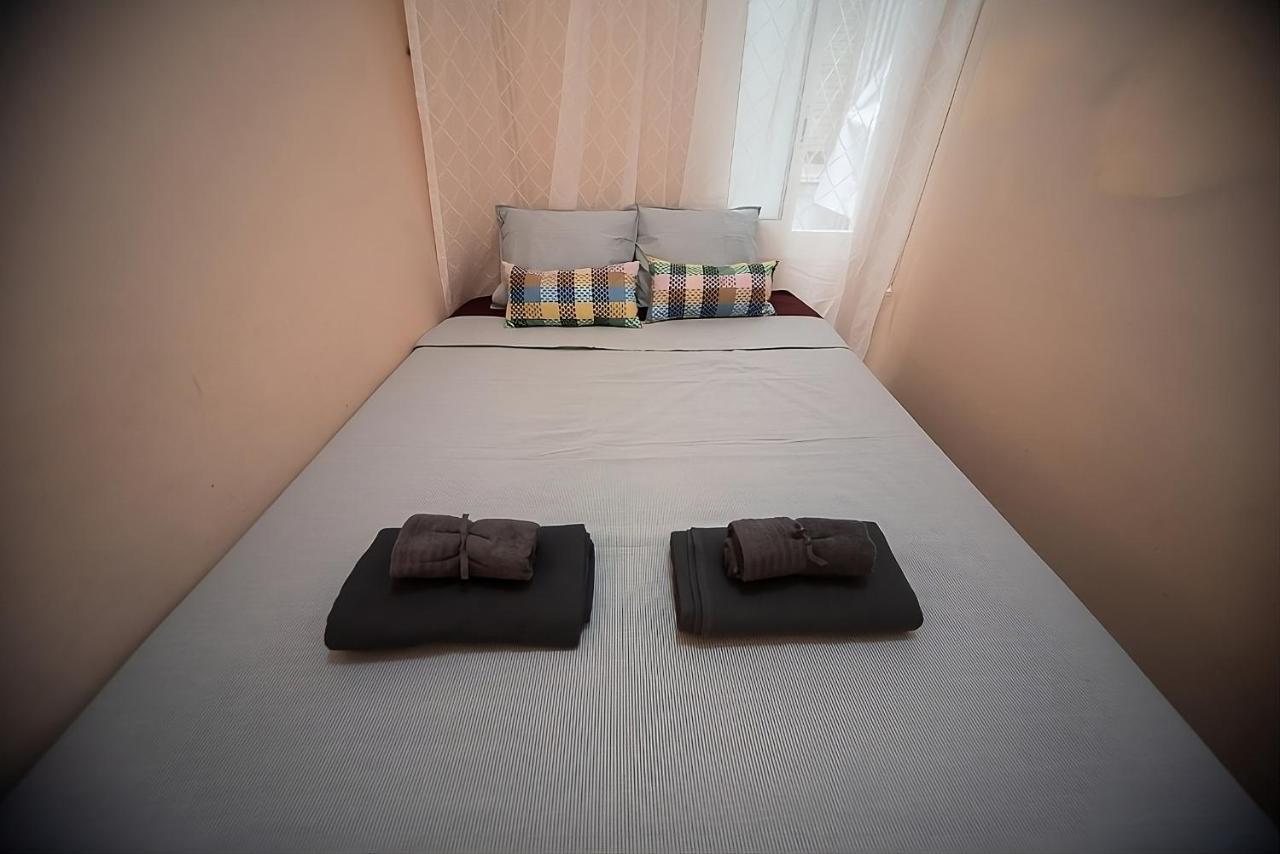 Traditional In Eixample Hostal