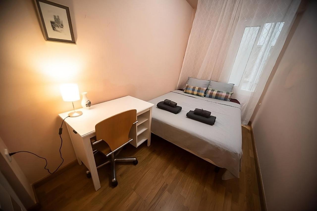 Traditional In Eixample Hostal Barcelona