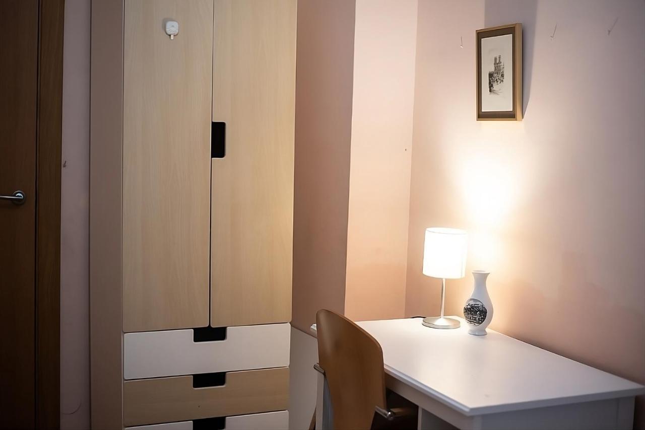 Hostal Traditional In Eixample