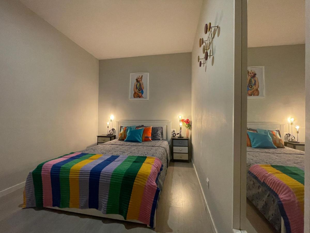 By Plaza Universidad Hostal *