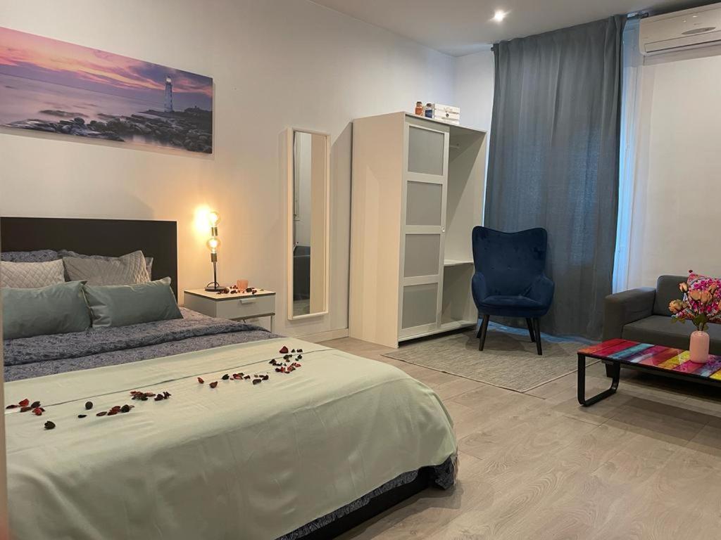 By Plaza Universidad Hostal Barcelona