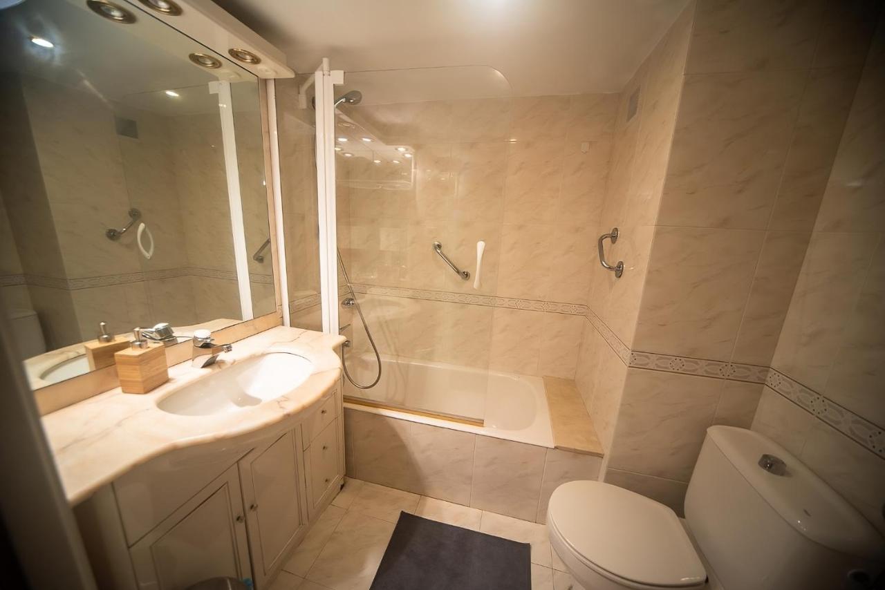 Hostal Traditional In Eixample Barcelona