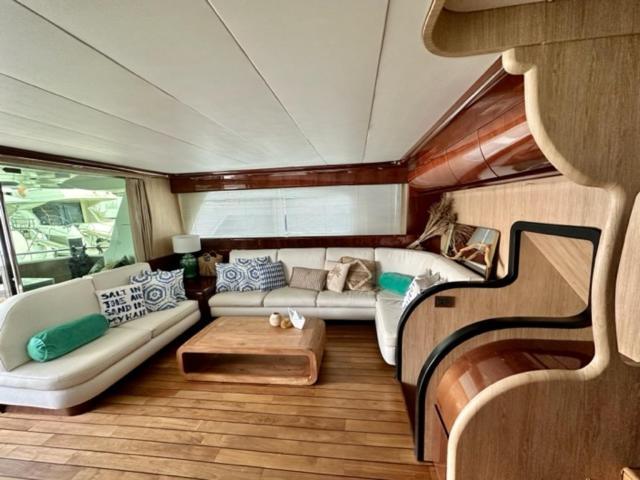 Hotel en barco Motoryacht 21 Avec Equipage Barcelona