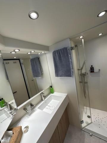 Hotel en barco Motoryacht 21 Avec Equipage *