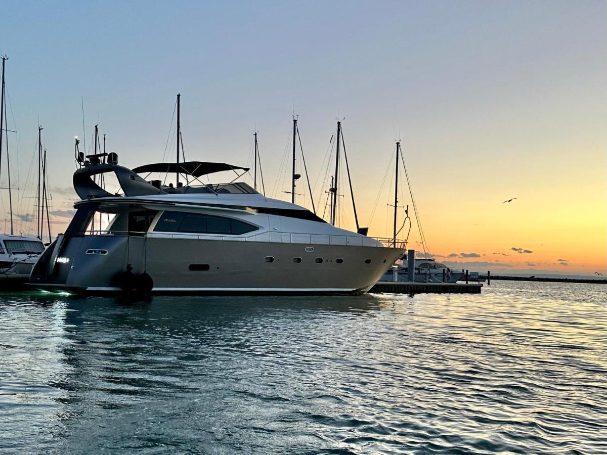 Hotel en barco Motoryacht 21 Avec Equipage