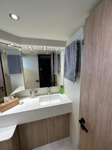 Motoryacht 21 Avec Equipage Hotel en barco