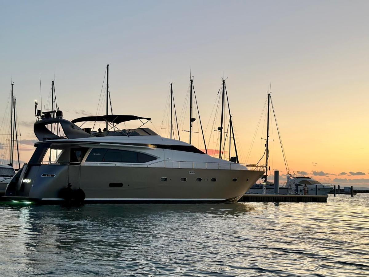 Hotel en barco Motoryacht 21 Avec Equipage
