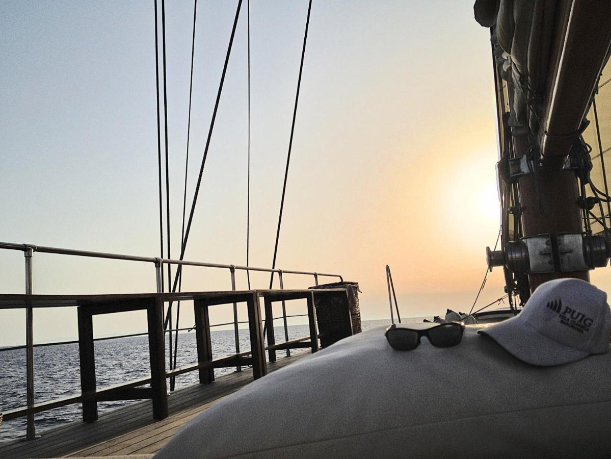 Southern Cross Hotel en barco Barcelona