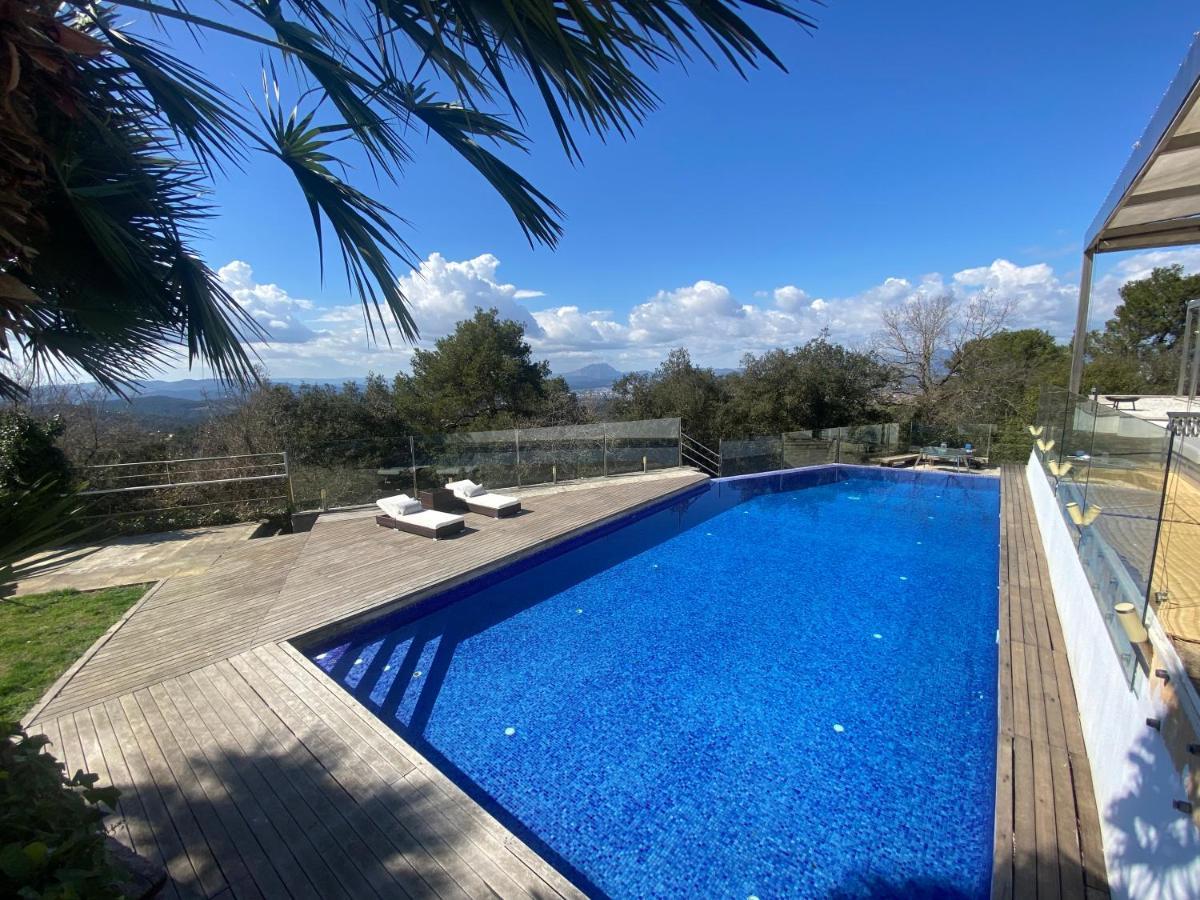 Aya House Resort *