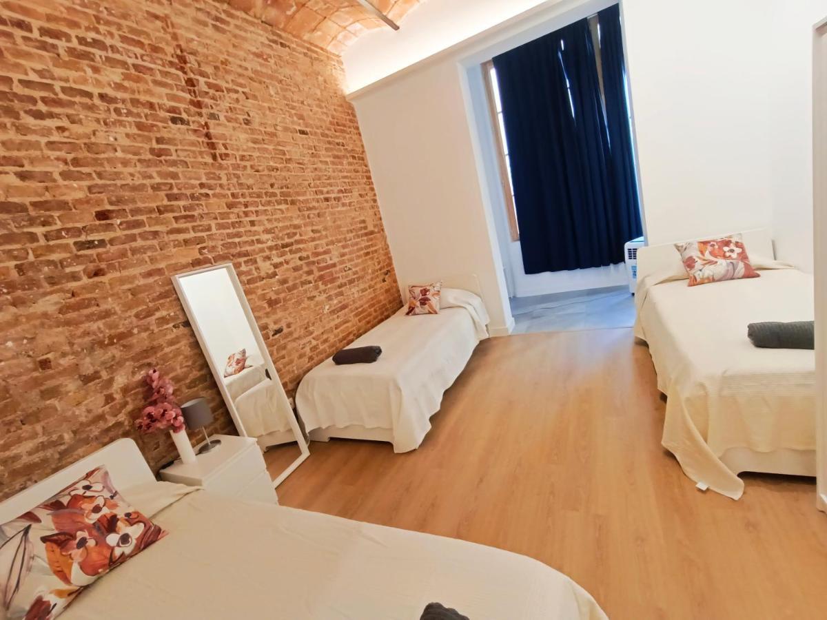 By Universitat Hostal *