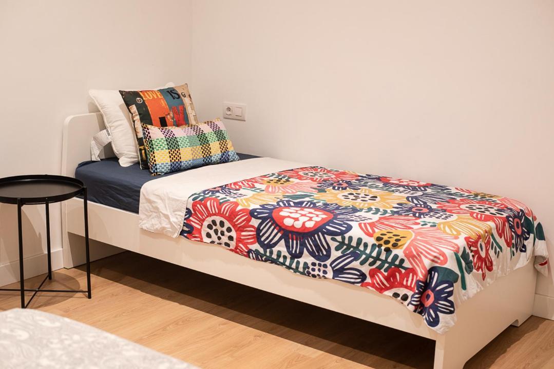 By Universitat Hostal *