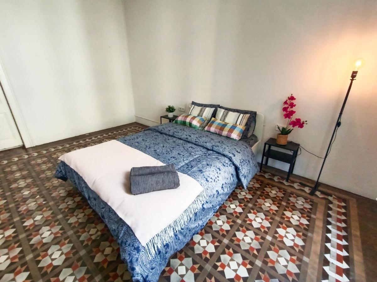 By Urquinaona Rooms Hostal *
