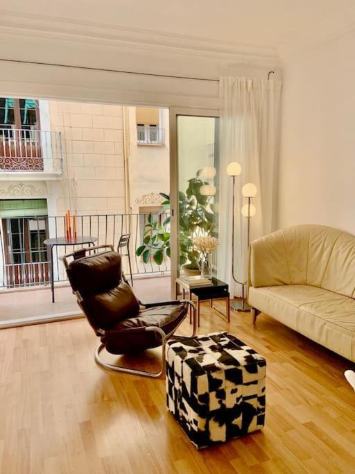 Stunning Designer 2 Bed In Glorious Gracia Apartment Barcelona