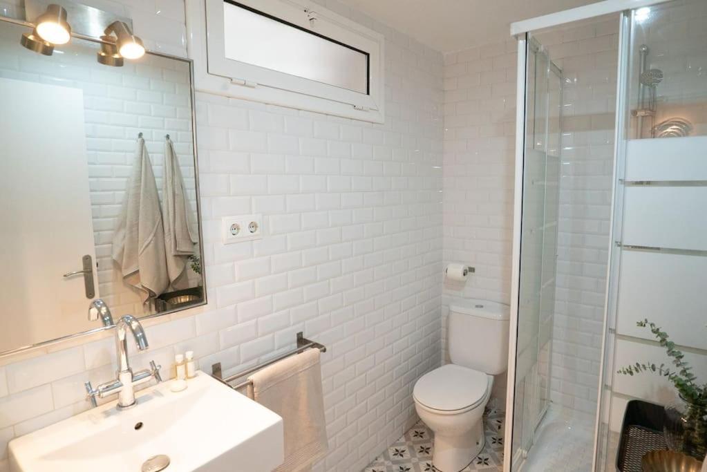 Stunning Designer 2 Bed In Glorious Gracia *