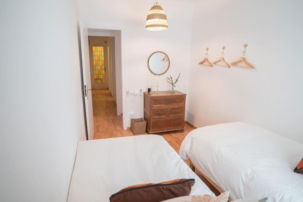 Stunning Designer 2 Bed In Glorious Gracia Apartment