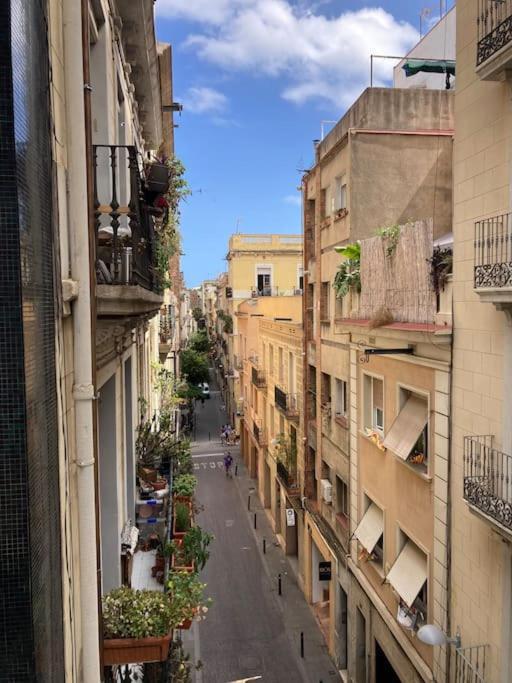 Stunning Designer 2 Bed In Glorious Gracia Apartment