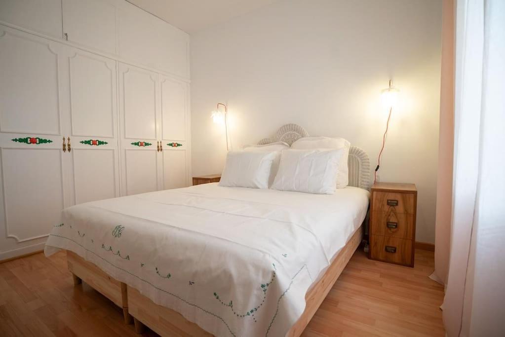 Stunning Designer 2 Bed In Glorious Gracia *