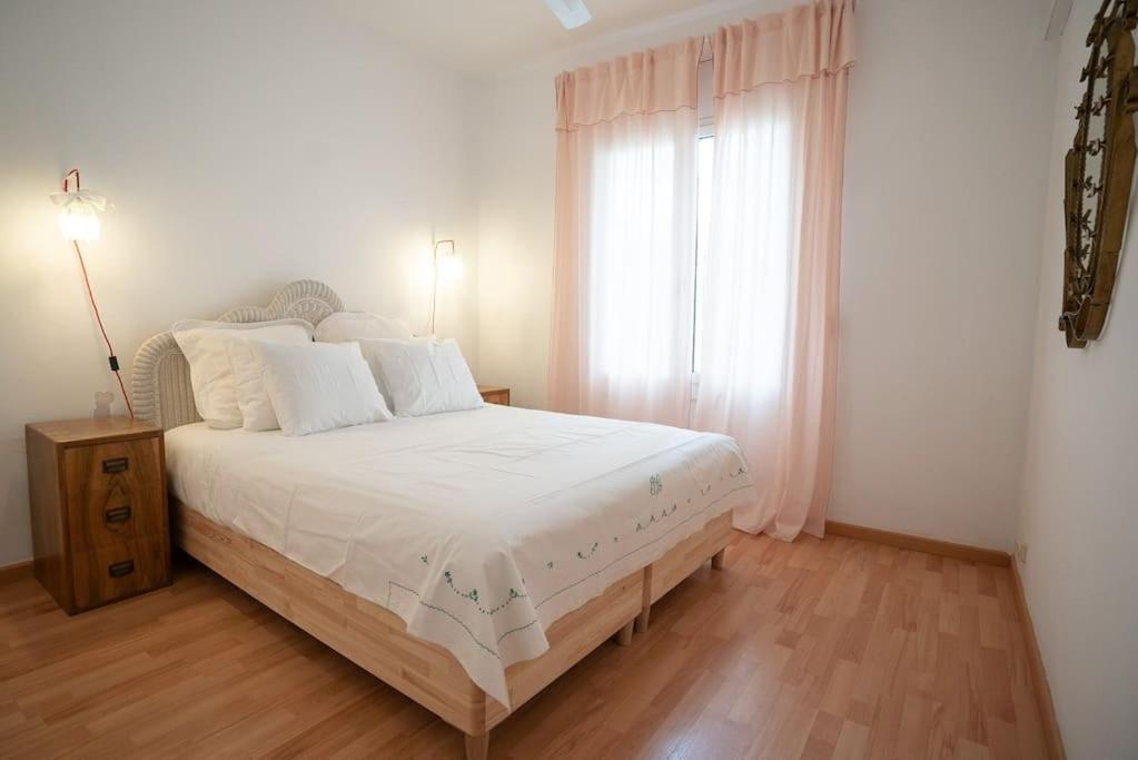 Stunning Designer 2 Bed In Glorious Gracia Apartment *
