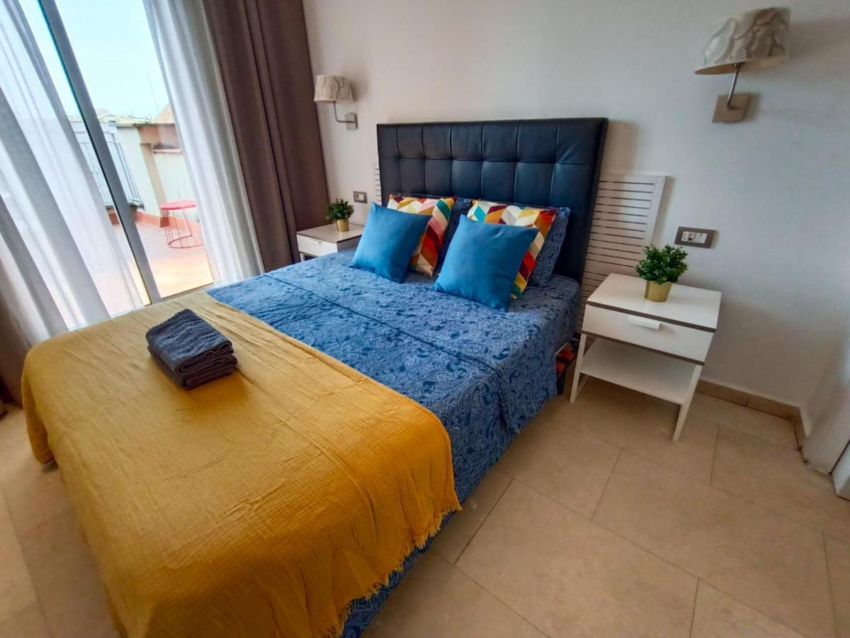 By Paseo De Colon Hostal *